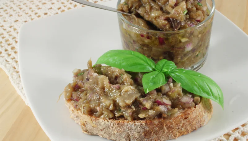 Paté de berenjena y cebolla roja