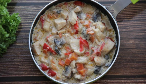 Pollo al vino blanco con verduras