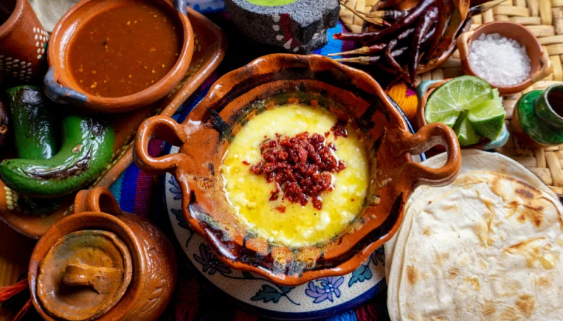 Queso fundido con chorizo
