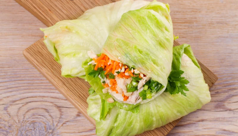 Rollitos de lechuga y pollo