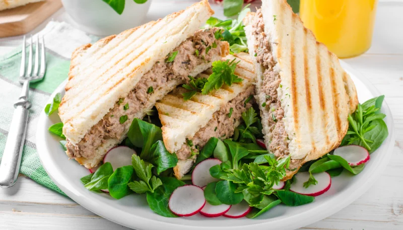 Sándwich de atún y mayonesa