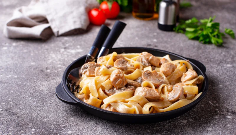 Tallarines con pollo y naranja