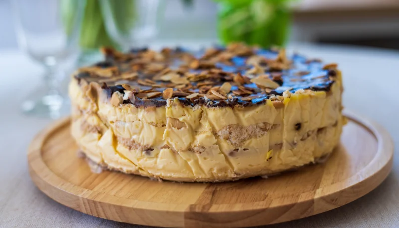 Tarta de queso con almendras y chocolate