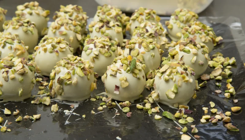 Trufas de pistacho y chocolate blanco