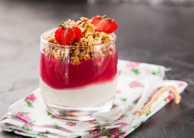Avena con yogur y mermelada