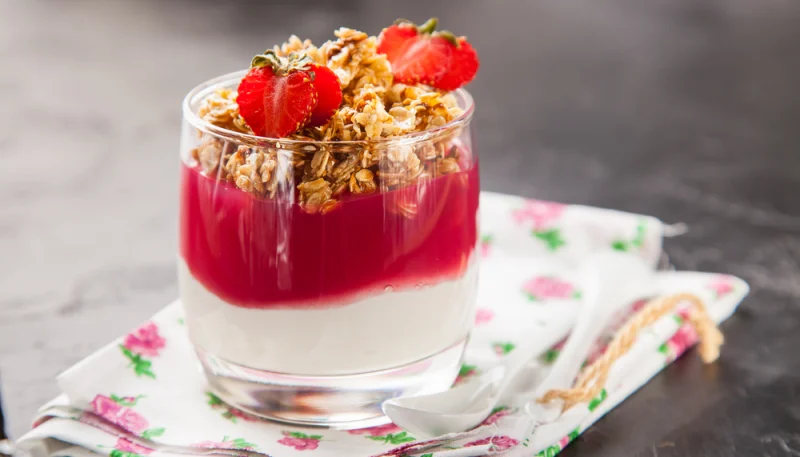 Avena con yogur y mermelada