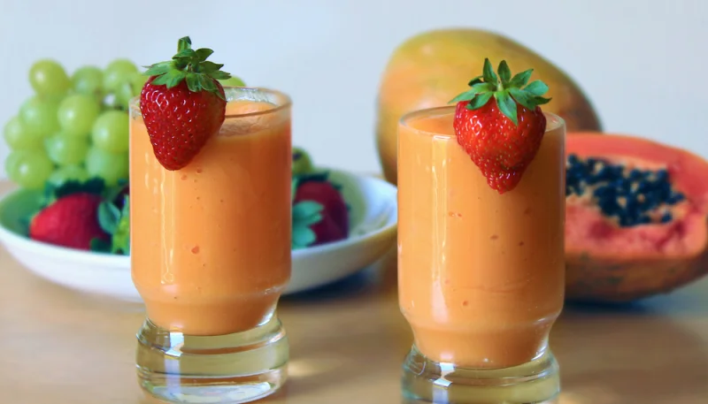 Batido de papaya y fresas