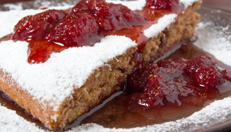 Bizcocho de avena con mermelada casera