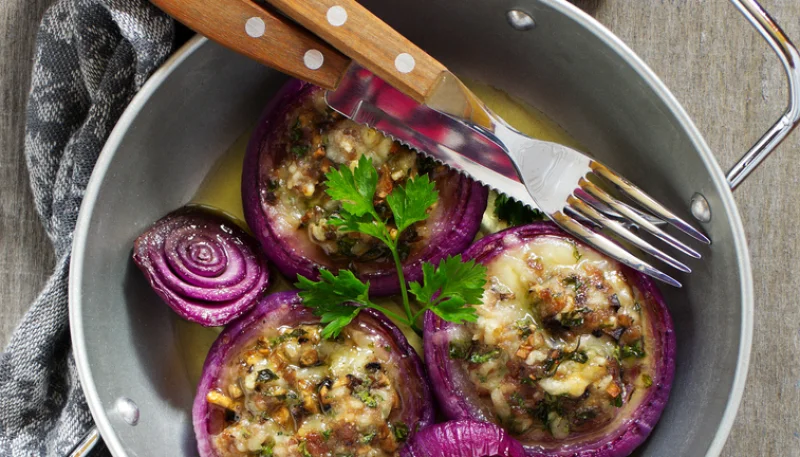 Cebollas rellenas de lentejas