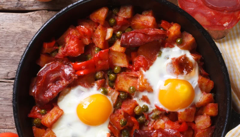 Chorizo picante con huevos