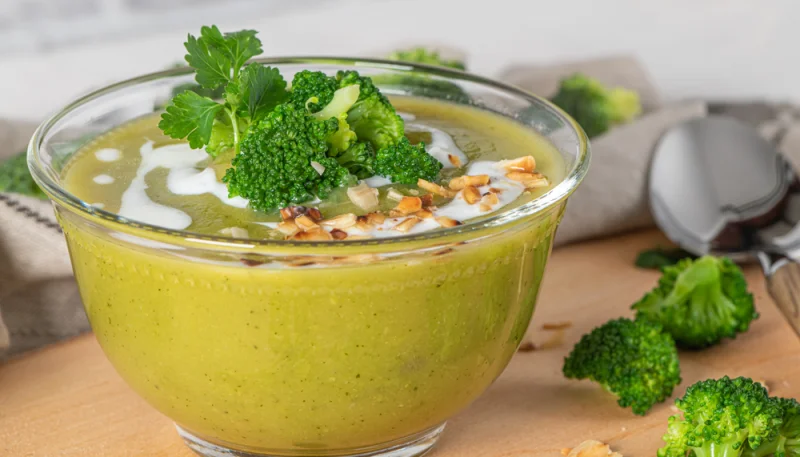 Crema de brócoli y albahaca