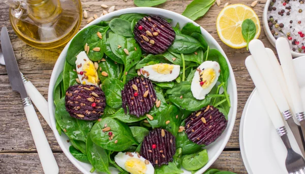 Ensalada de espinacas y remolacha