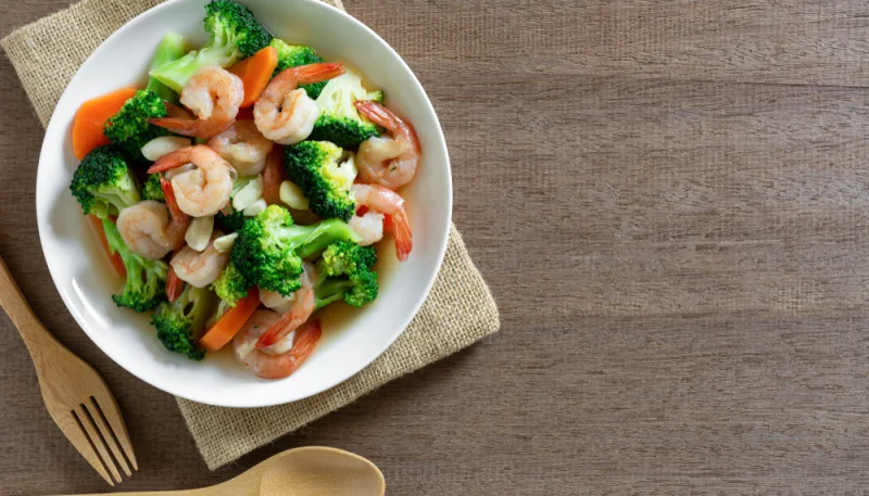 Ensalada de gambas y zanahoria