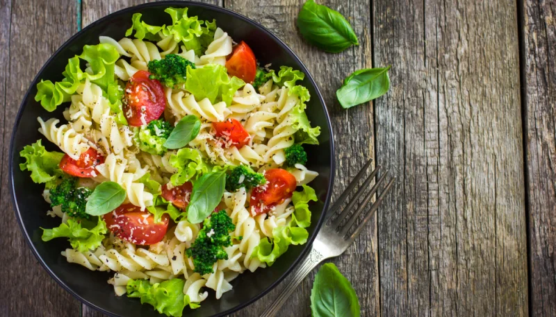 Ensalada de pasta con brócoli