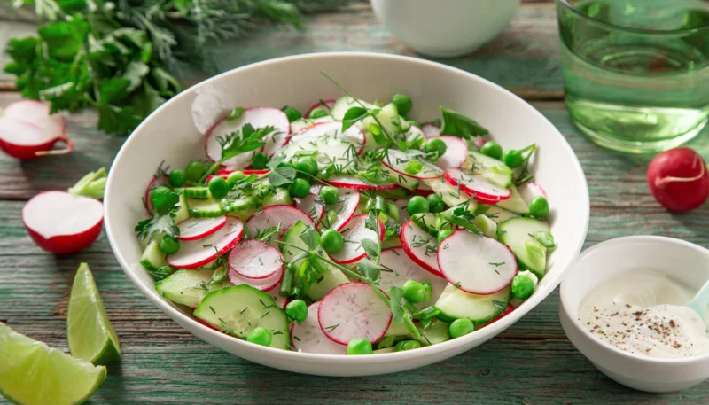 Ensalada de pepino y rábano