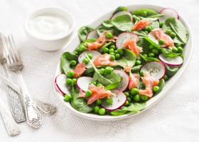 Ensalada de salmón y guisantes
