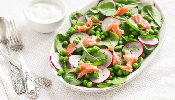 Ensalada de salmón y guisantes