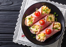 Jamón York relleno de huevos