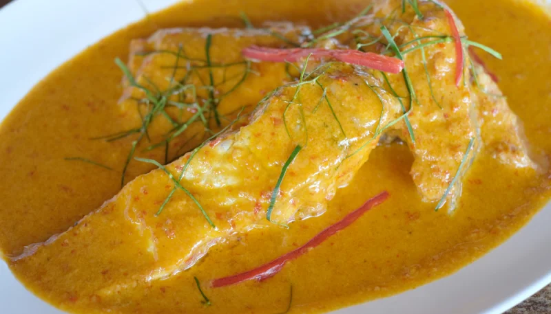 Merluza al curry y coco