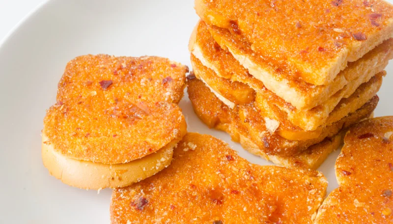 Pan crujiente con salsa picante