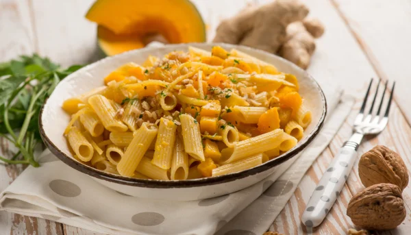 Pasta con jengibre y semillas de calabaza