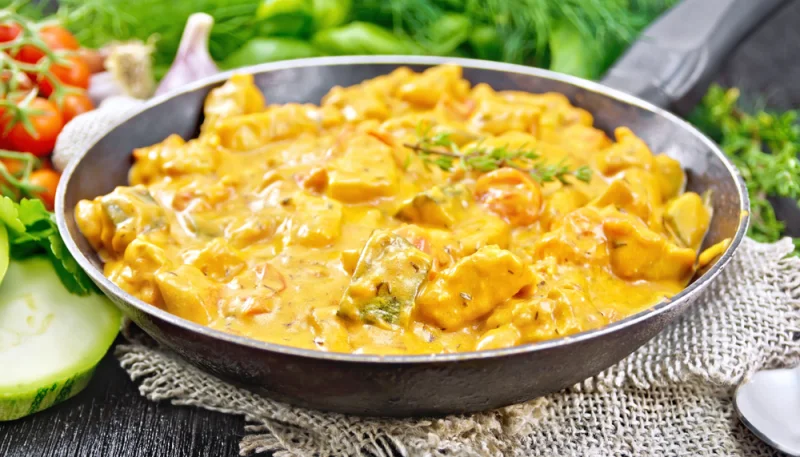 Pavo con nata y curry