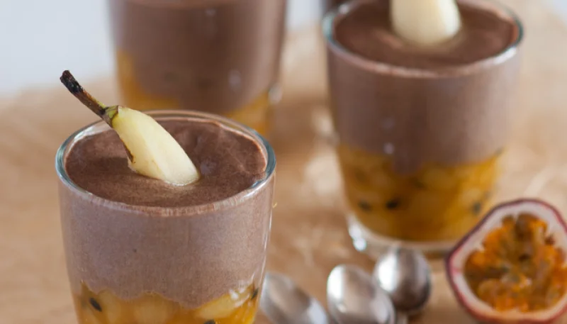 Pudín de chocolate con maracuyá