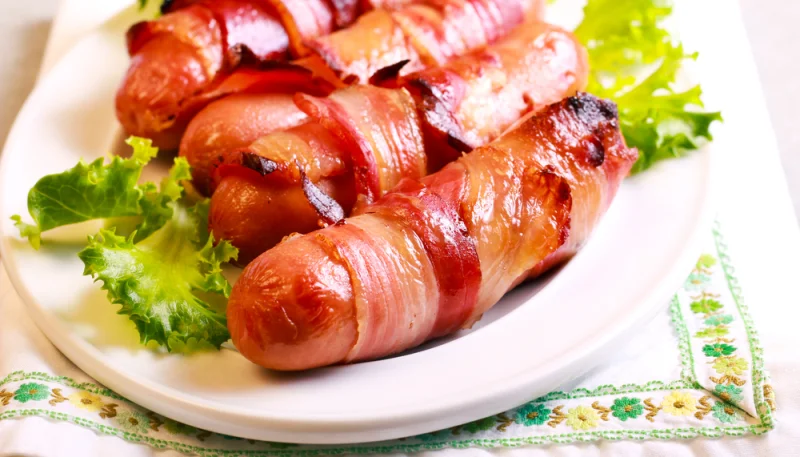 Salchichas envueltas en bacon