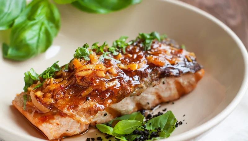 Salmón con jengibre y cebolla