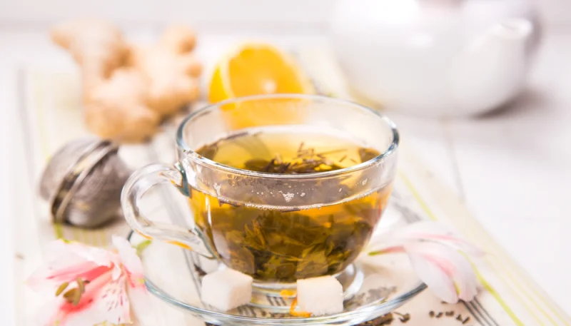 Té verde con jengibre y manzanilla