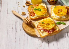 Tostadas de piña y bacon