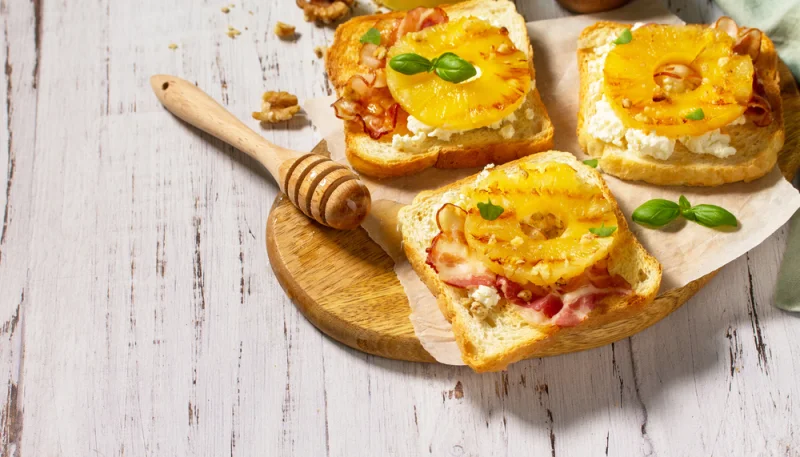 Tostadas de piña y bacon