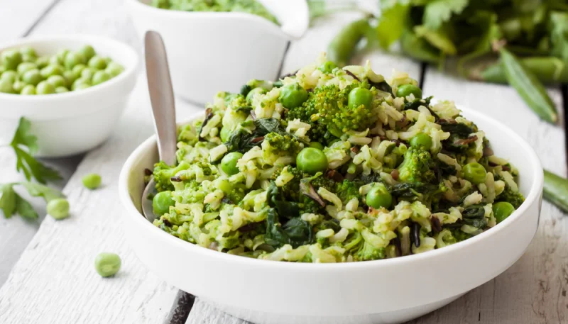 Arroz integral con verduras verdes