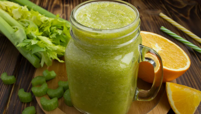 Batido de apio y naranja
