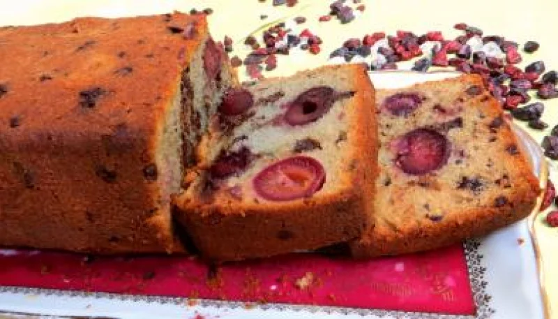 Bizcocho de cerezas y chocolate