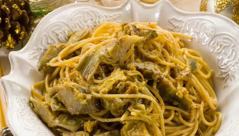 Carbonara con alcachofas