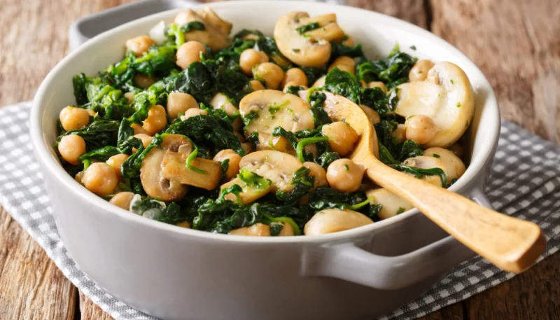 Champiñones salteados con garbanzos