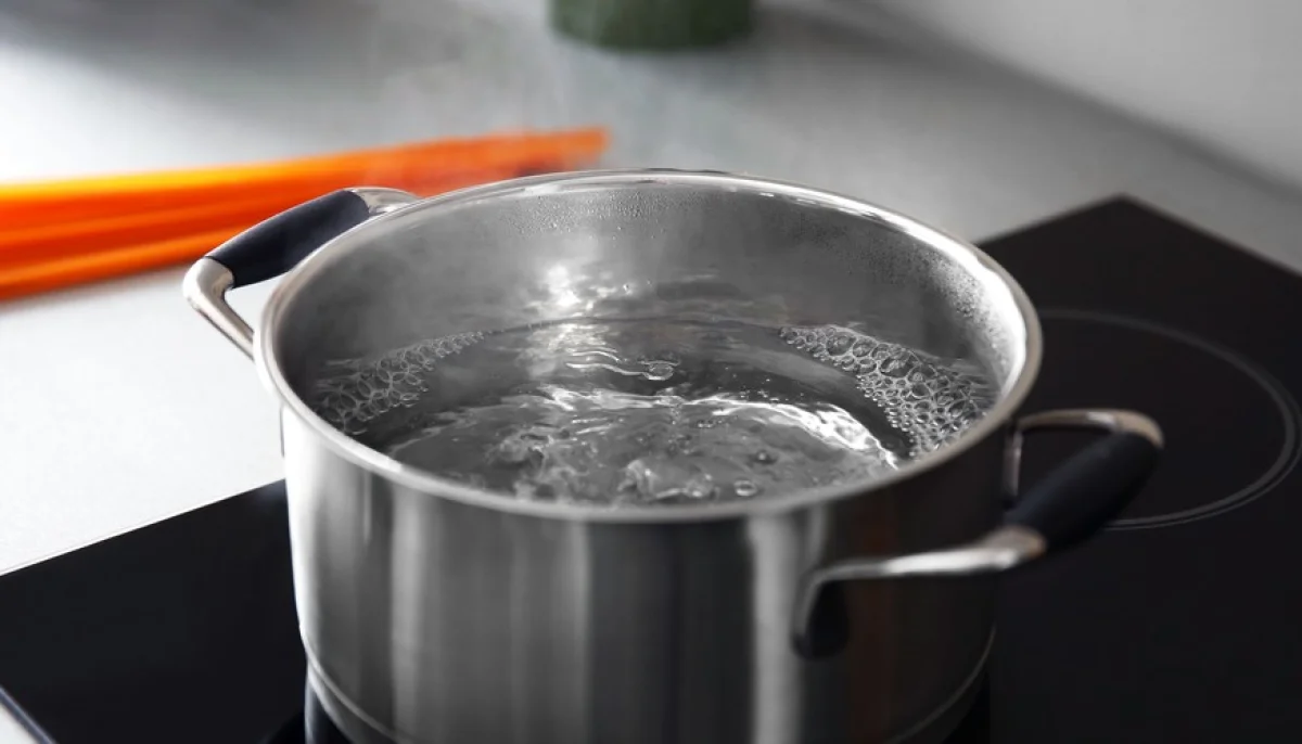 Evita que el agua se desborde de la cacerola