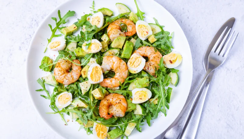 Ensalada de rúcula y gambas
