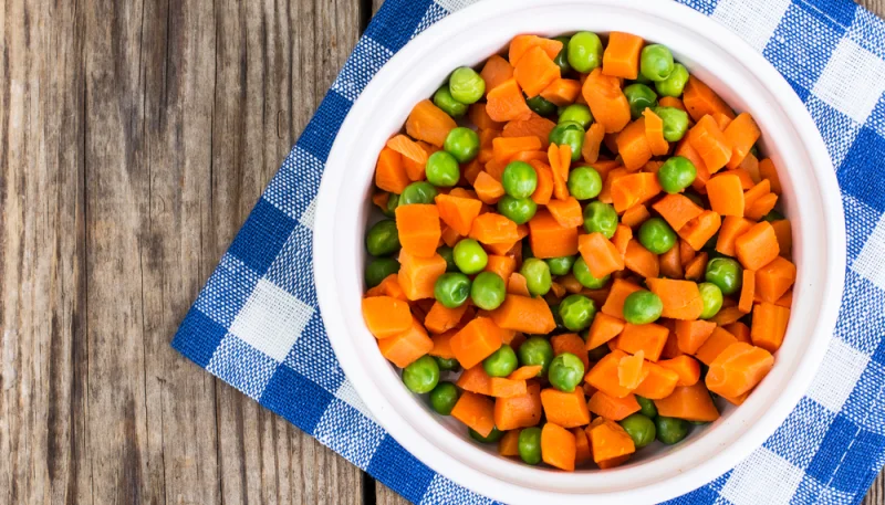 Ensalada de zanahorias y guisantes
