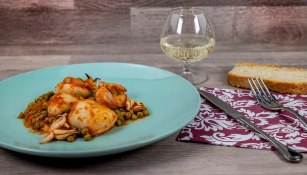 Guiso de sepia con guisantes