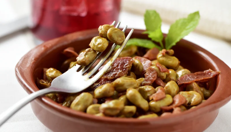 Habas frescas con jamón