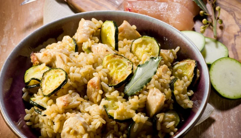 Arroz con pollo y calabacines
