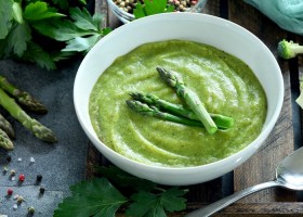 Crema de espárragos y lechuga