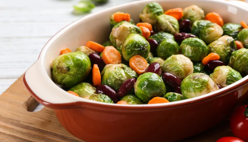 Ensalada de coles de Bruselas y judías