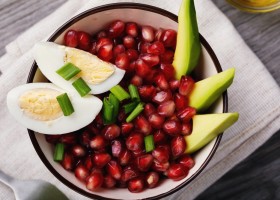 Ensalada de granada y huevo