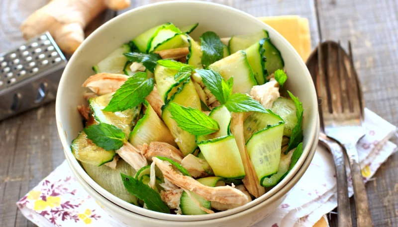 Ensalada de pollo y pepino