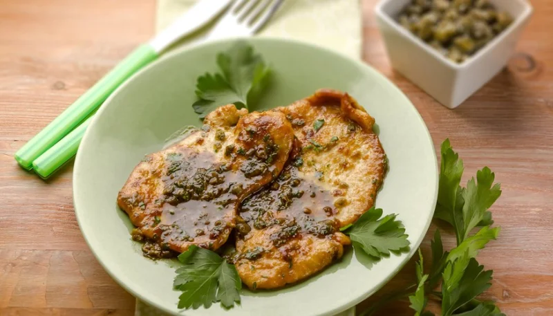 Filete de ternera en salsa con aceitunas