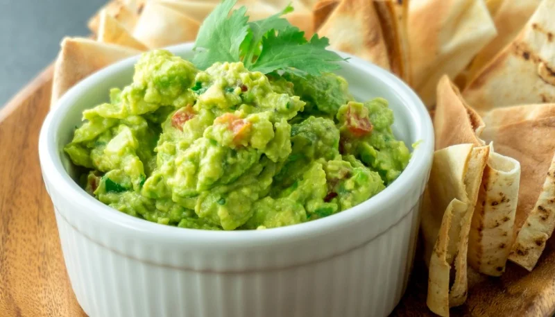 Hummus de garbanzos y aguacate