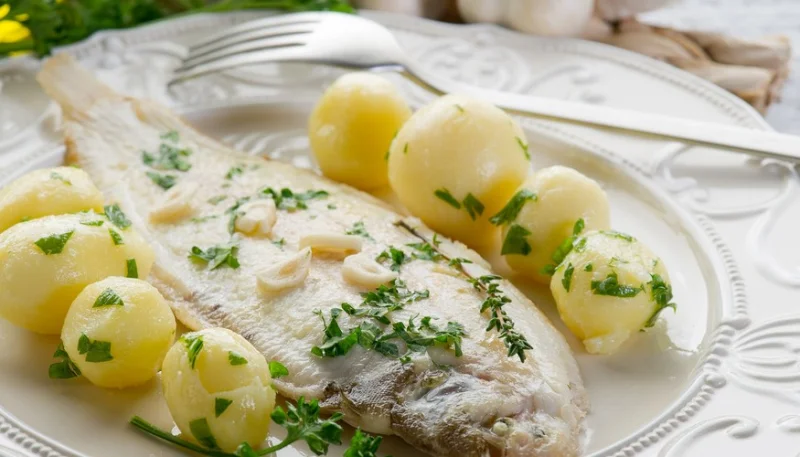 Lenguado al vino blanco con patatas